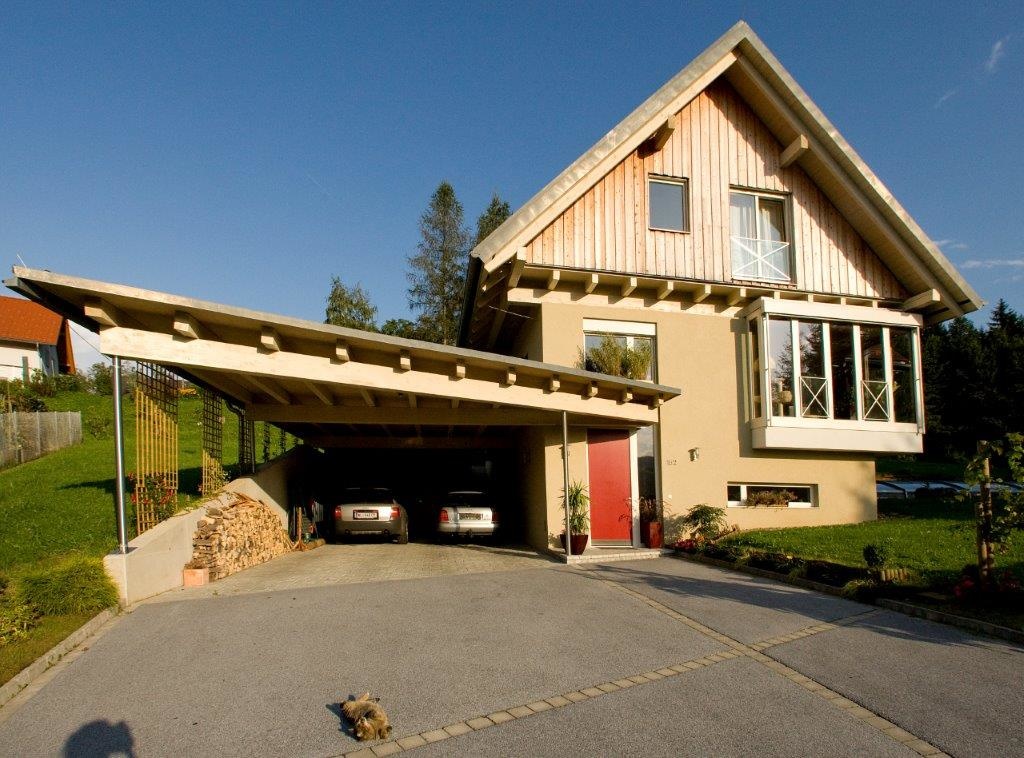 Haus mit Carport von Jud Bau